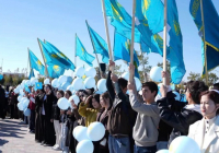 ​ТҮРКІСТАН ОБЛЫСЫНДА КӨК ТУ КӨККЕ КӨТЕРІЛІП, КӨК БАЙРАҚҚА ҚҰРМЕТ КӨРСЕТІЛДІ