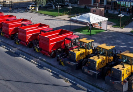 ТҮРКІСТАН: Түлкібаста коммуналдық сала өкілдеріне жаңа техникалар тапсырылды