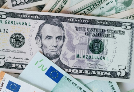 ​Өзбекстанда доллар бағамы құлдырады