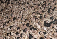 Жапониядағы "жалаңаш денелер" фестивалінде үш адам есінен танып қалды