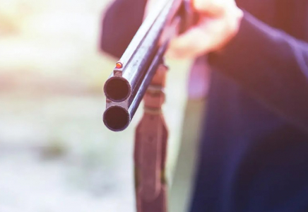 Мойынқұмда түн ішінде қоян аулап жүрген 13 жастағы баланың оғы досына тиіп, оны мерт қылды Мойынқұмда түн ішінде қоян аулап жүрген 13 жастағы баланың оғы досына тиіп, оны мерт қылды