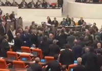 Түркияда депутаттар төбелесіп қалды