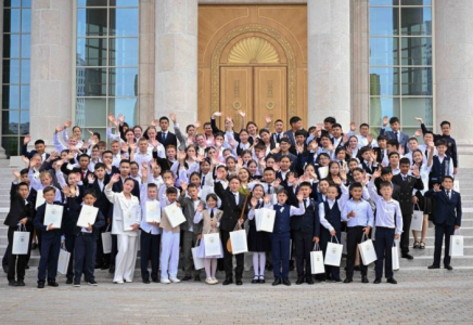 Еліміздің әр өңірінен келген оқушылар Ақорданы аралады