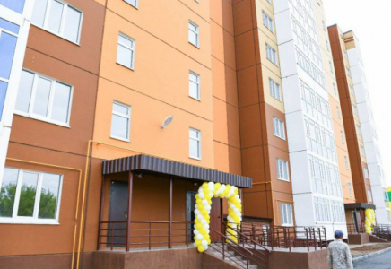 Тұрғын үйлер заңсыз бөлініп, тамыр-таныстар кезекке тұрып жатыр