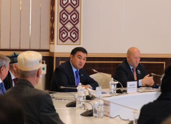 Түркістан облысының әкімі зиялы қауыммен кездесті