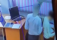 “Оқушының арқасынан шегемен түрткен“: Павлодарда мұғалімнің әрекеті тексерілді