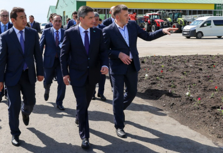 ​Олжас Бектенов Президенттің СҚО ауыл шаруашылығын дамыту жөніндегі тапсырмаларының орындалу барысын тексеріп, шаруалармен кездесті