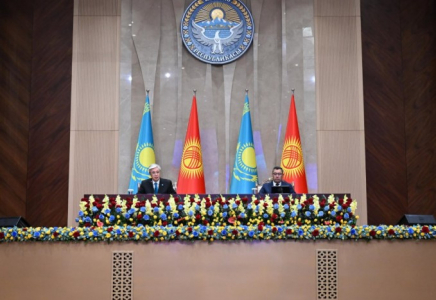 Қасым-Жомарт Тоқаев пен Садыр Жапаров баспасөз брифингін өткізді