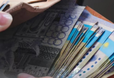 Ұлын оқуға түсірмек болған қазақстандық әйел 2,5 миллион теңгесінен айырылды