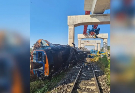 Таиландта пойыздың үстіне кран құлап, 20-дан астам адам қаза тапты (ВИДЕО)