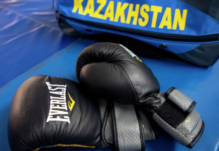 Бокстан Азия чемпионатындағы жанжал: төрешілер жеңісті Қазақстанға қайтарды 