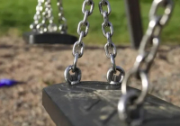 Ақтауда балалар алаңына қолданылған инелерді тастаған ер адамға үкім шықты