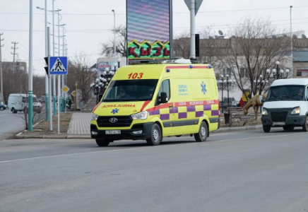 Қостанай облысында жедел жәрдем көлігі адамды қағып кетті