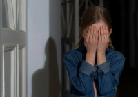 "Өзіне қол салмақ болды": Атырауда әйел қызын интернетте қорқытып, интимдік видео талап еткен ер адамды әшкереледі