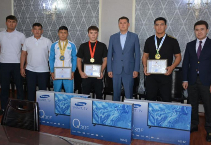 ТҮРКІСТАН: Шардаралық чемпиондарға құрмет көрсетілді