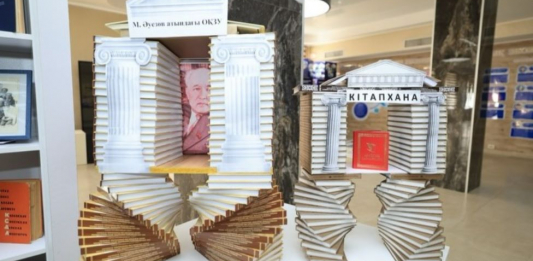 ТАРИХИ МҰРАҒА ТАҒЗЫМ: университетте сирек кітаптар көрмесі ұйымдастырылды