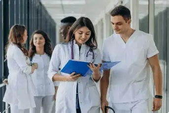 4 курс студенті ІС-ТӘЖІРБИЕДЕ өзін қай қырынан көрсету керек?