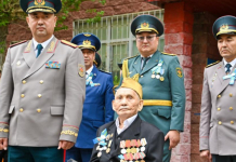Главнокомандующий Сухопутными войсками поздравил единственного в Астане ветерана войны