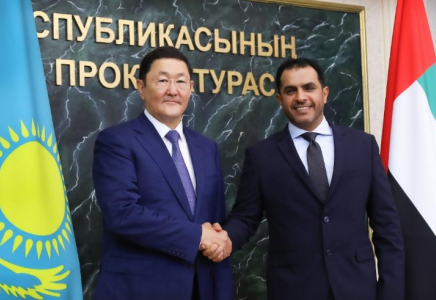 Берік Асылов Біріккен Араб Әмірліктерінің Әділет министрімен кездесті