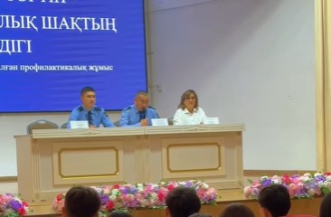 ​Заң мен тәртіп – қауіпсіз балалық шақтың кепілі: Шымкентте полицейлер оқушылармен кездесті