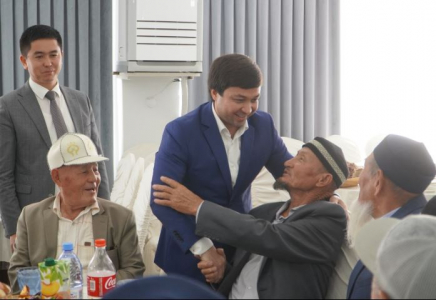 ТҮРКІСТАН: Бәйдібектіктер қарияларға құрмет көрсетті