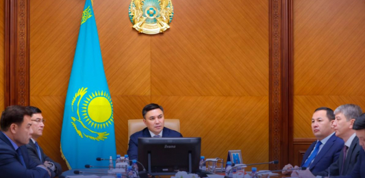 ШЫМКЕНТ: өзекті мәселелер аппарат отырысында талқыланды     