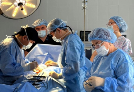 ​Трактор басып кеткен ақмолалыққа аудан тарихындағы ең күрделі ота жасалды