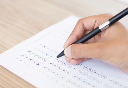 2027 жылы түлектер шетелдік университеттер де қабылдайтын жаңа тест тапсырады