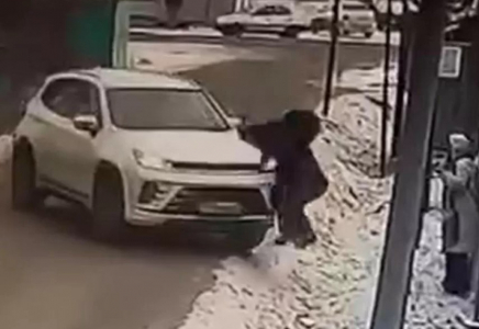 Алматы облысында көлікті тізгіндеген оқушы жолда қызды қағып кетті