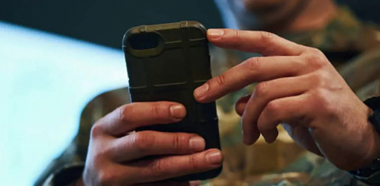 Әскердегі өзгеріс: сарбаздарға телефон ұстауға кеңірек мүмкіндік берілді