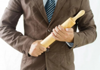 Мас күйде оқтаумен ұрған: Атырауда әйелін қыздарының көзінше өлтірген ер адам 10 жылға сотталды