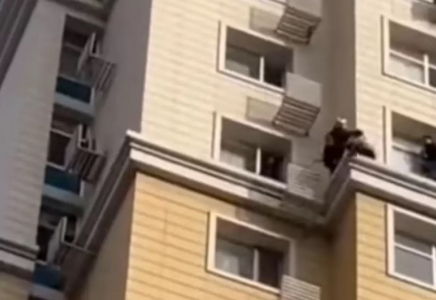 Астаналық қыз 15-қабаттан секірмек болған