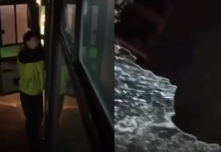 Алматыда автобус жүргізушісіне шабуыл жасалған: видео