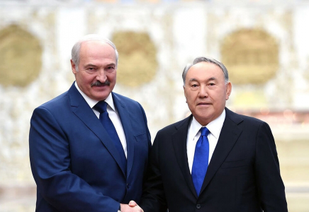 Лукашенко мен Назарбаев телефон арқылы сөйлесті