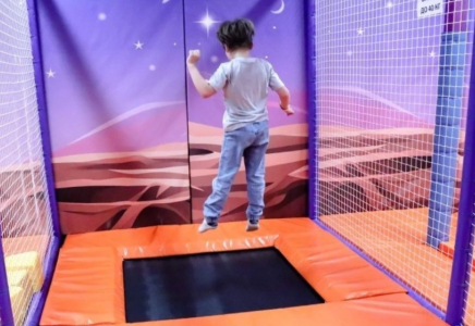 Ақтөбеде бала батутқа барғаннан кейін жансақтау бөліміне түсіп, мүгедек болып қалды