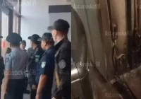Астанада белгісіз ер адам Үкімет үйін өртемек болды