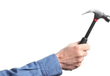 Үндістанда бұрын сотты болған ер адам 16 жасар жасөспірімді балғамен ұрып өлтірді