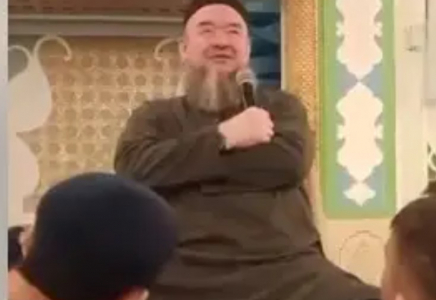 ​ҚМДБ мешітте балаларға аяғын уқалатқан имамға ескерту жасады