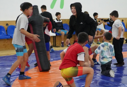 ТҮРКІСТАН: Бәйдібекте жаңа спорт кешені пайдалануға берілді