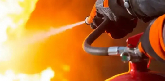 Қостанайда көпқабатты үйден өрт шығып, 7 адам құтқарылды