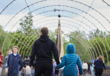 Жаңа заң: Енді бала бағып отырған әкелердің еңбек өтілі ескеріледі 