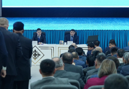 ​ТҮРКІСТАН: Жетісайды дамыту жолдары талқыланып, тұрғындардың өтініштері тыңдалды