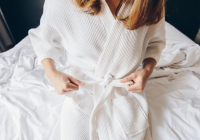 Ақтөбеде ер адам көршісінің үйінен халатпен келген әйелін пышақтап тастады