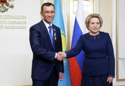 Сенат спикері Мәулен Әшімбаев Ресейде Достық орденімен марапатталды