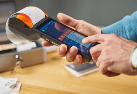 Қазақстандықтар енді әуе билетін рәсімдегенде аты-жөніндегі ұсақ қате үшін айыппұл төлемейді