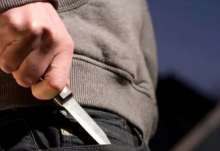 Ақтауда төрт баланың әкесі әйеліне пышақпен шабуыл жасаған