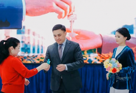 ШЫМКЕНТ: ​КЕЗЕКТЕГІ АЗАМАТТАРДЫ БАСПАНАМЕН ҚАМТАМАСЫЗ ЕТУ ЖАЛҒАСУДА