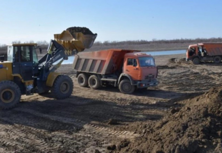 Атырауда Аспа және Бесікті ауылында дамбы салынып жатыр