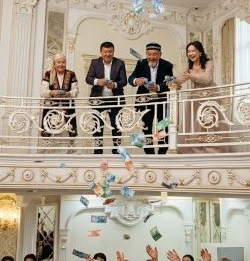 Тойда ТЕҢГЕ ШАШУ – дархандық па, даңғойлық па?