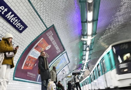 Париж метросында ер адам пышақпен шабуыл жасап, үш әйелді жарақаттады